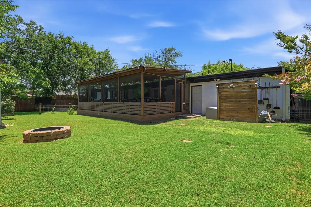 3817 Springbranch Drive Benbrook TX 76116
