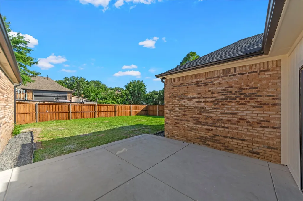 1213 Sycamore Drive Carrollton TX 75007