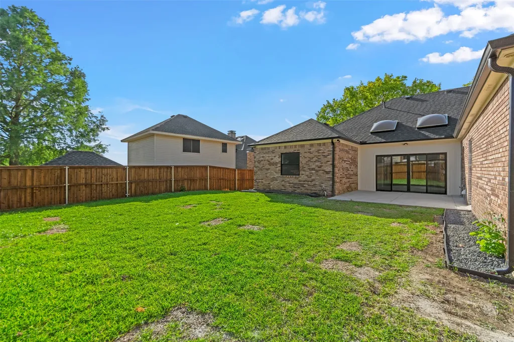 1213 Sycamore Drive Carrollton TX 75007