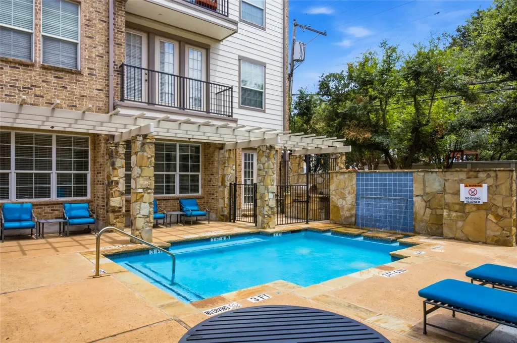 950 Henderson Street Fort Worth TX 76102