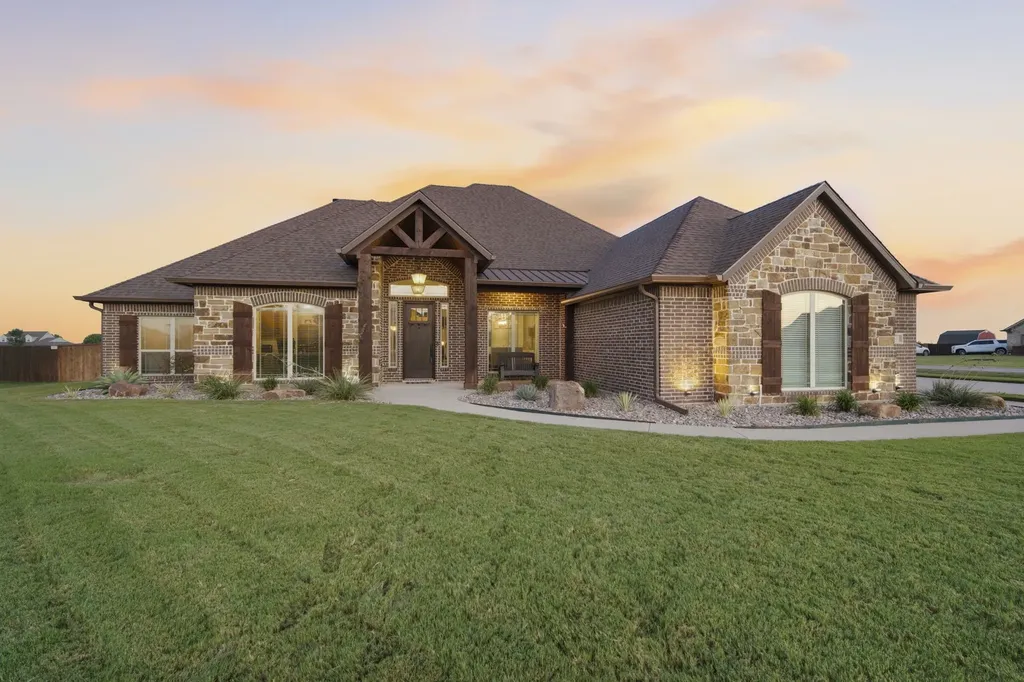 361 Crosswind Drive Waxahachie TX 75167
