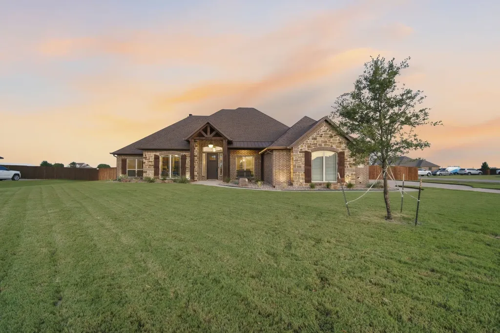 361 Crosswind Drive Waxahachie TX 75167