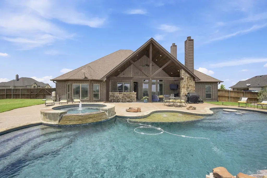361 Crosswind Drive Waxahachie TX 75167