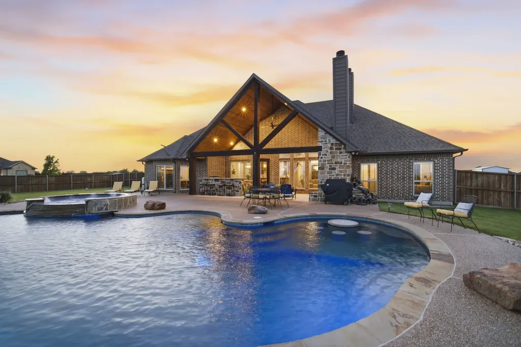 361 Crosswind Drive Waxahachie TX 75167