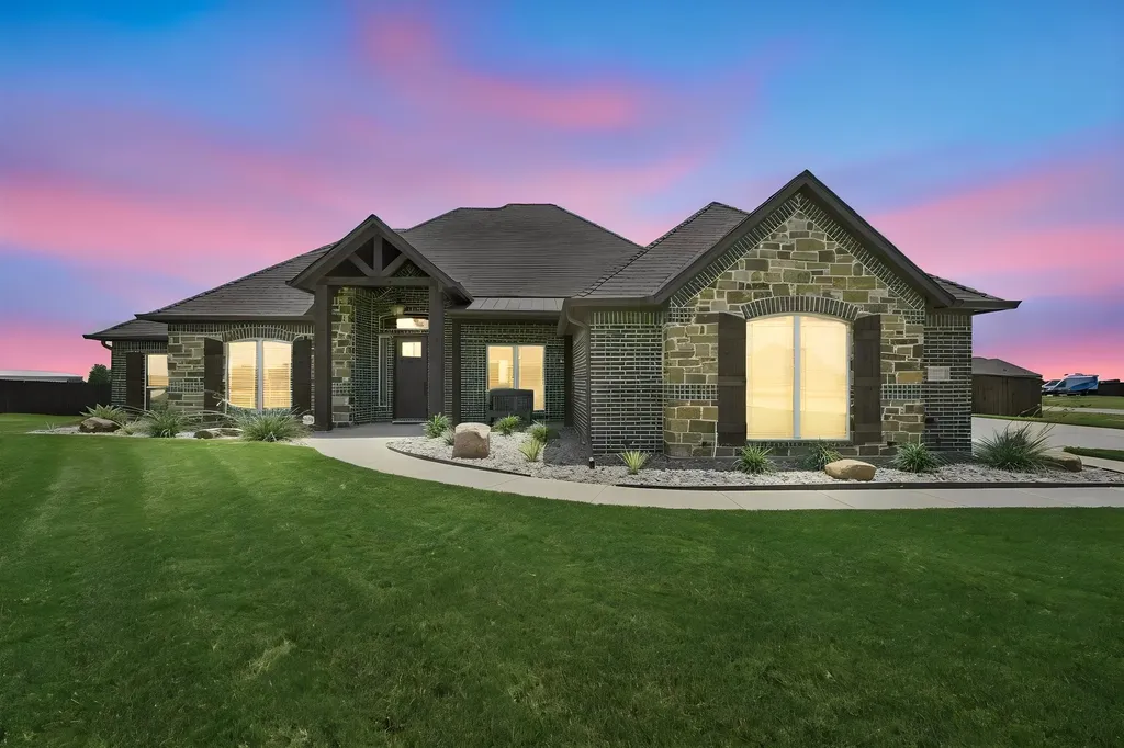 361 Crosswind Drive Waxahachie TX 75167
