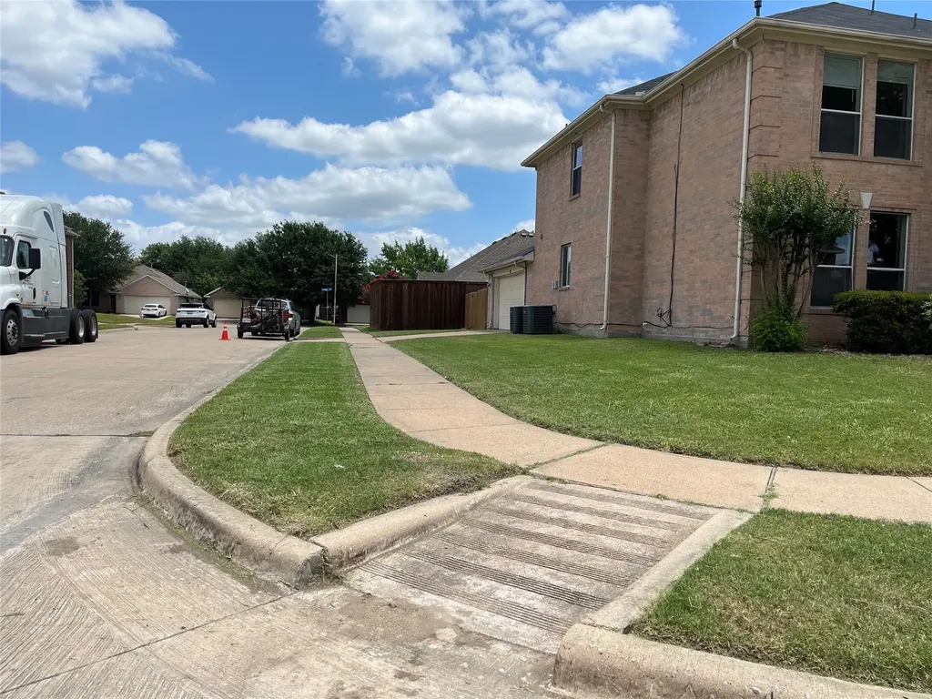 6701 Kinross Drive Arlington TX 76002