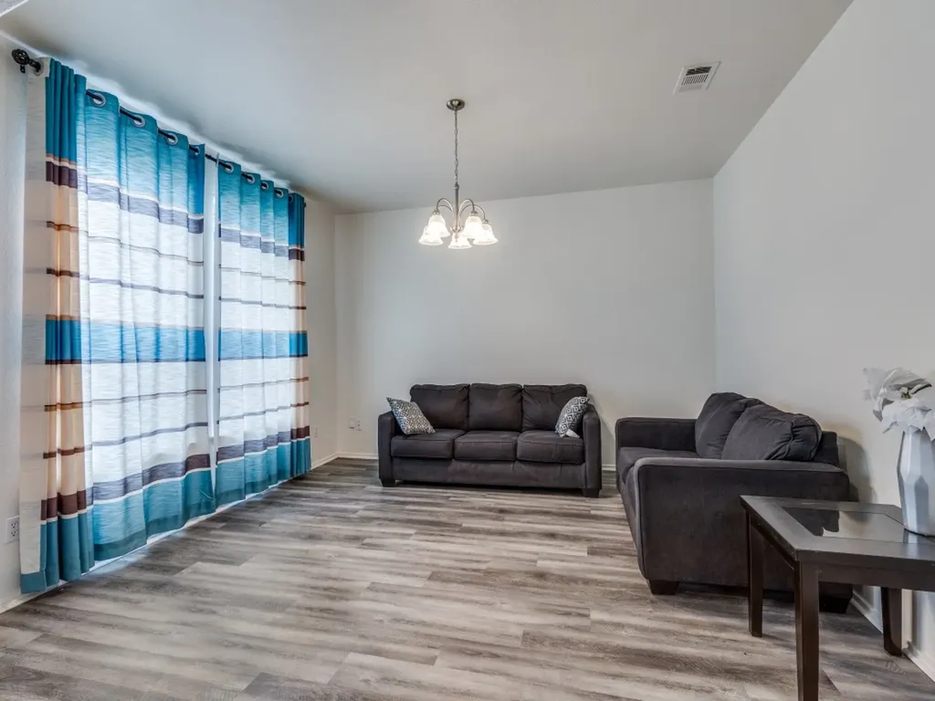 6701 Kinross Drive Arlington TX 76002