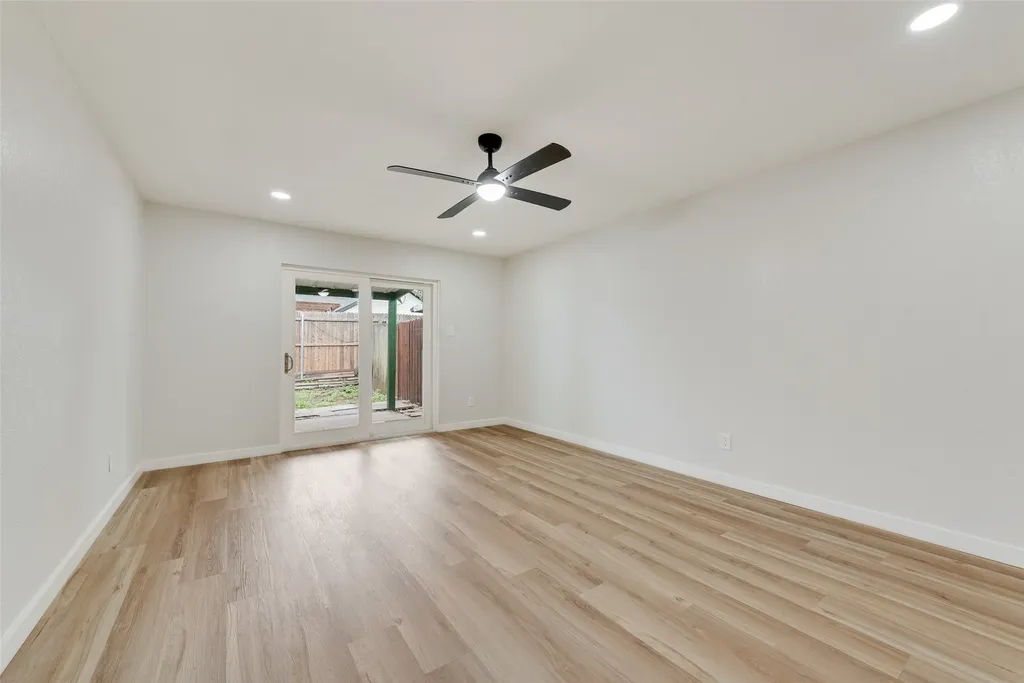 1032 Pleasant Valley Lane Arlington TX 76015