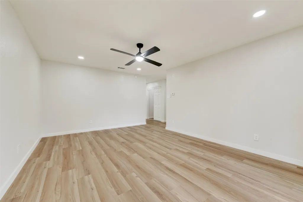 1032 Pleasant Valley Lane Arlington TX 76015