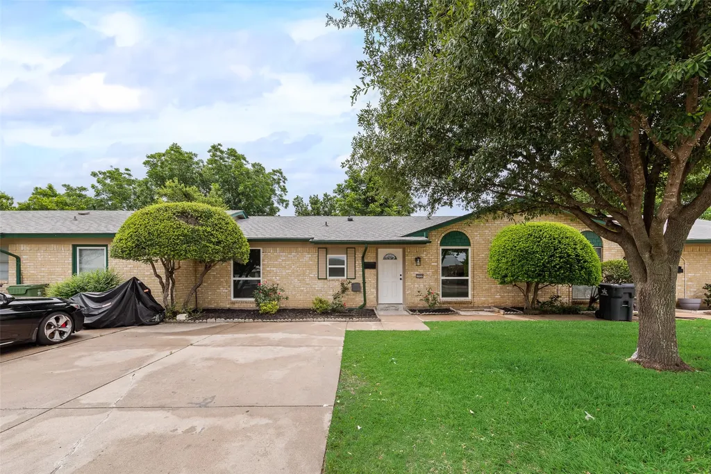 1032 Pleasant Valley Lane Arlington TX 76015