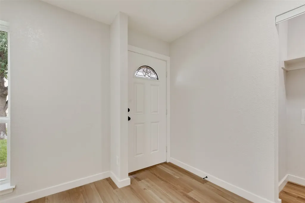 1032 Pleasant Valley Lane Arlington TX 76015