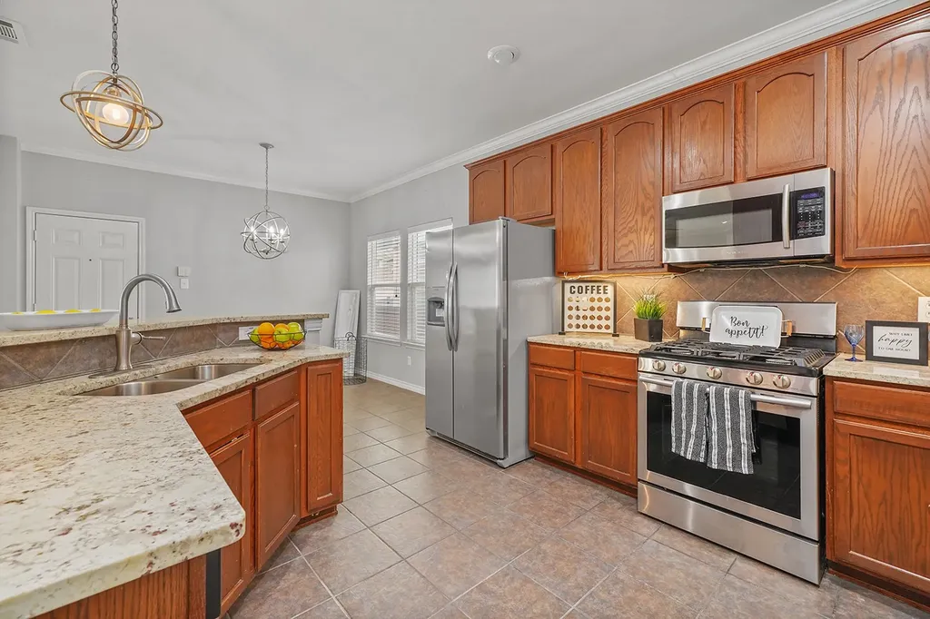 1153 King George Lane Savannah TX 76227