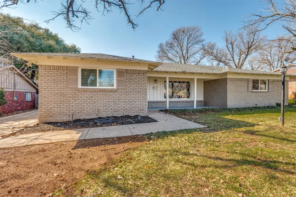 4820 Briarwood Lane Fort Worth TX 76103