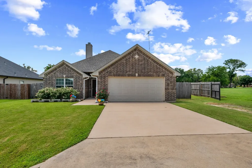 1204 Cutler Street Tioga TX 76271