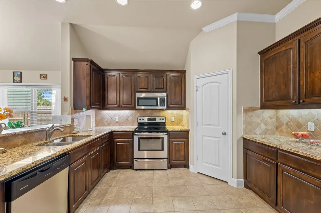 1204 Cutler Street Tioga TX 76271