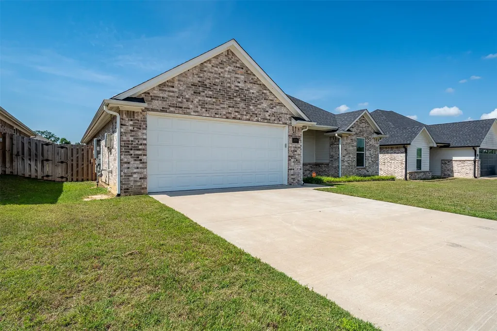 1806 Forestdale Whitehouse TX 75791