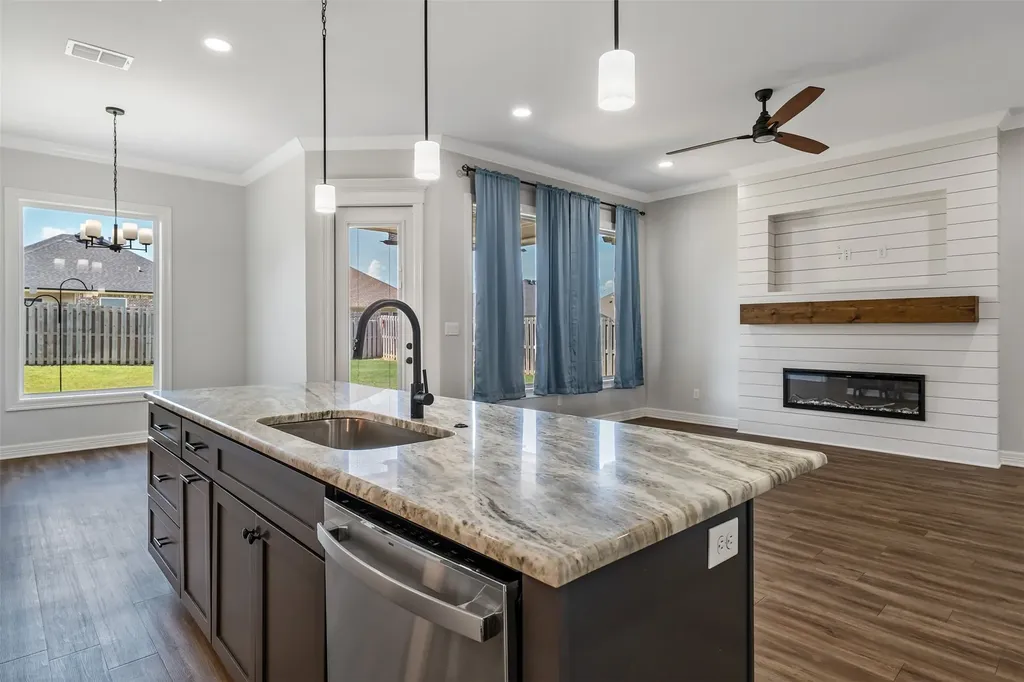 1806 Forestdale Whitehouse TX 75791