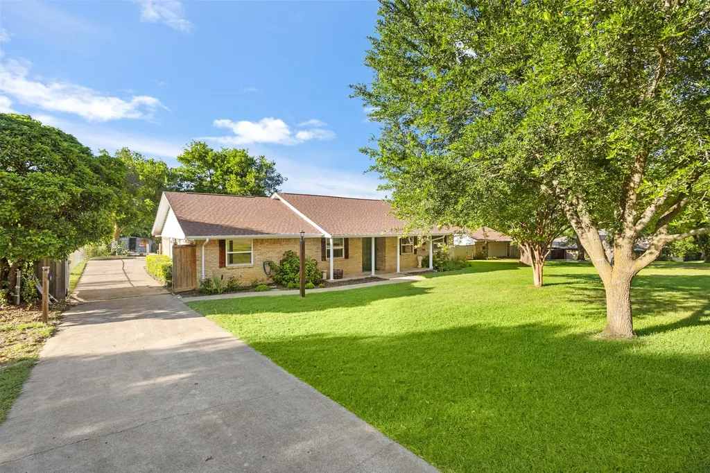 103 Cedar Drive Oak Leaf TX 75154