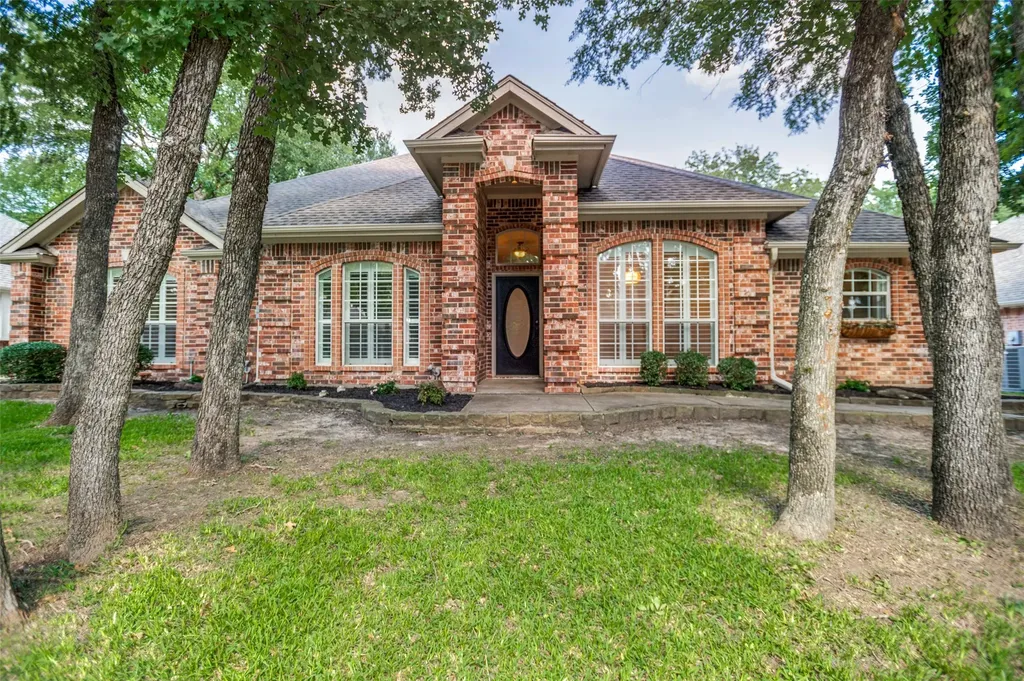 3624 Chateaux Lane Hurst TX 76054