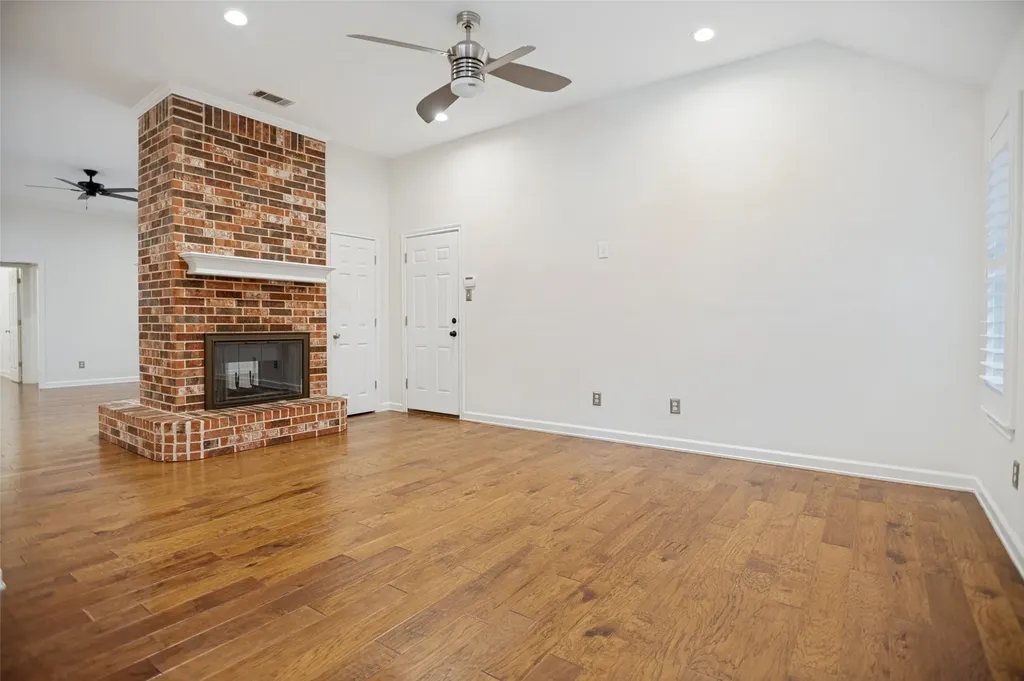 3624 Chateaux Lane Hurst TX 76054