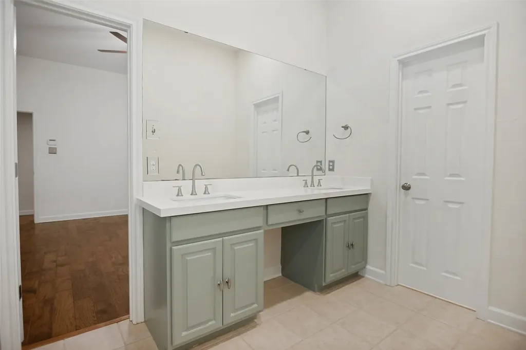 3624 Chateaux Lane Hurst TX 76054