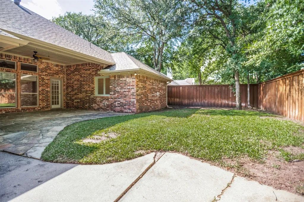 3624 Chateaux Lane Hurst TX 76054