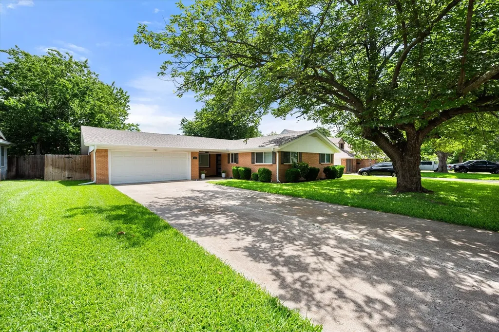 5609 Westcreek Drive Fort Worth TX 76133