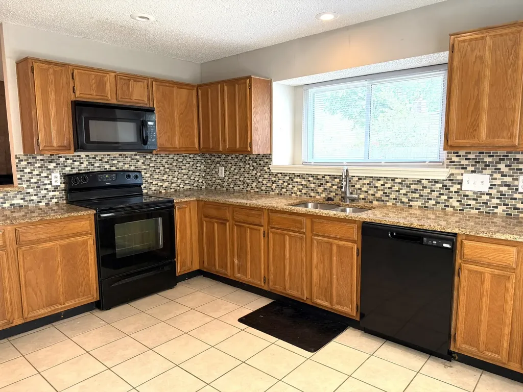 2661 Berkshire Lane Grand Prairie TX 75052