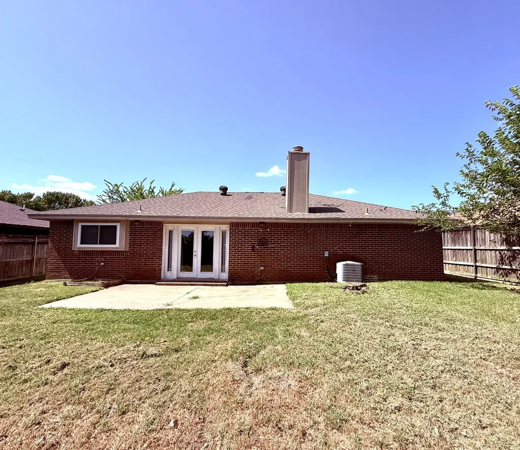 2661 Berkshire Lane Grand Prairie TX 75052