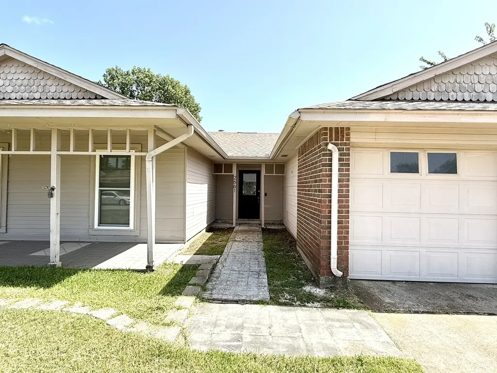 2661 Berkshire Lane Grand Prairie TX 75052