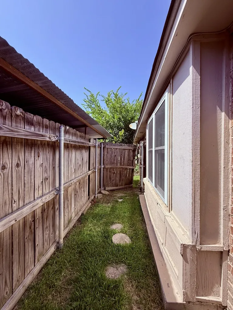 2661 Berkshire Lane Grand Prairie TX 75052