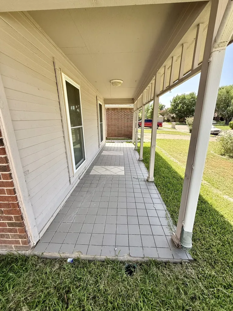 2661 Berkshire Lane Grand Prairie TX 75052