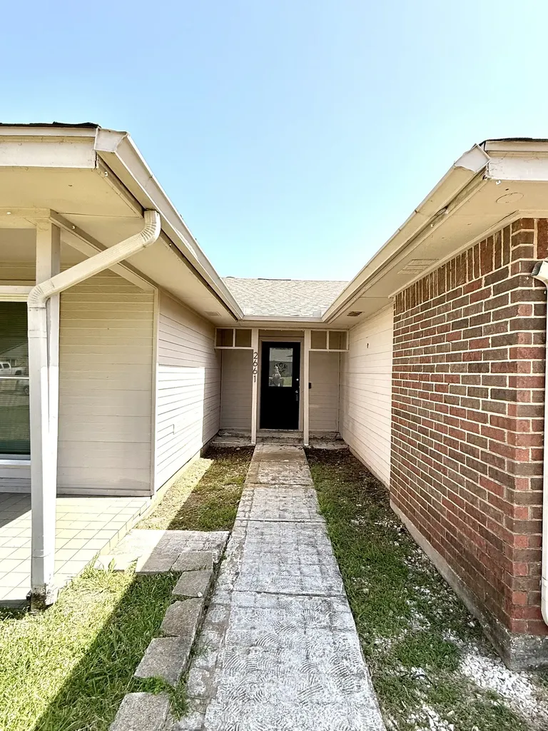 2661 Berkshire Lane Grand Prairie TX 75052