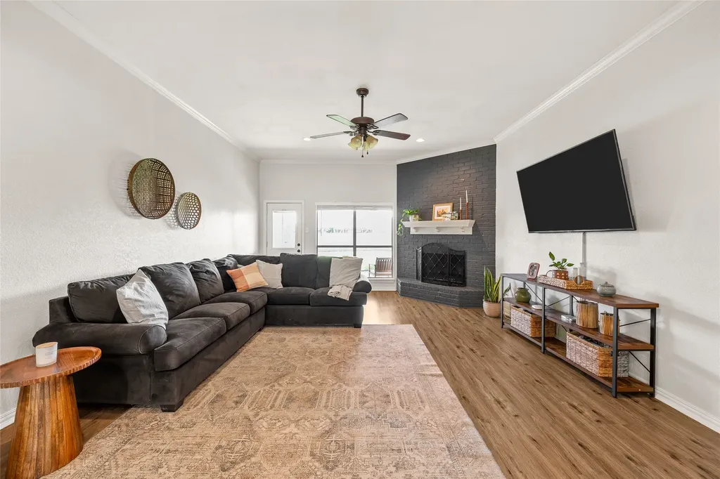 141 Bonham Drive Hewitt TX 76643