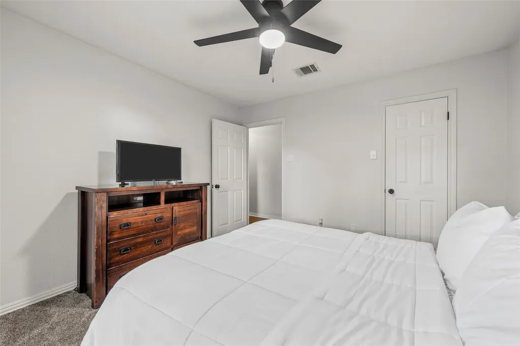 141 Bonham Drive Hewitt TX 76643