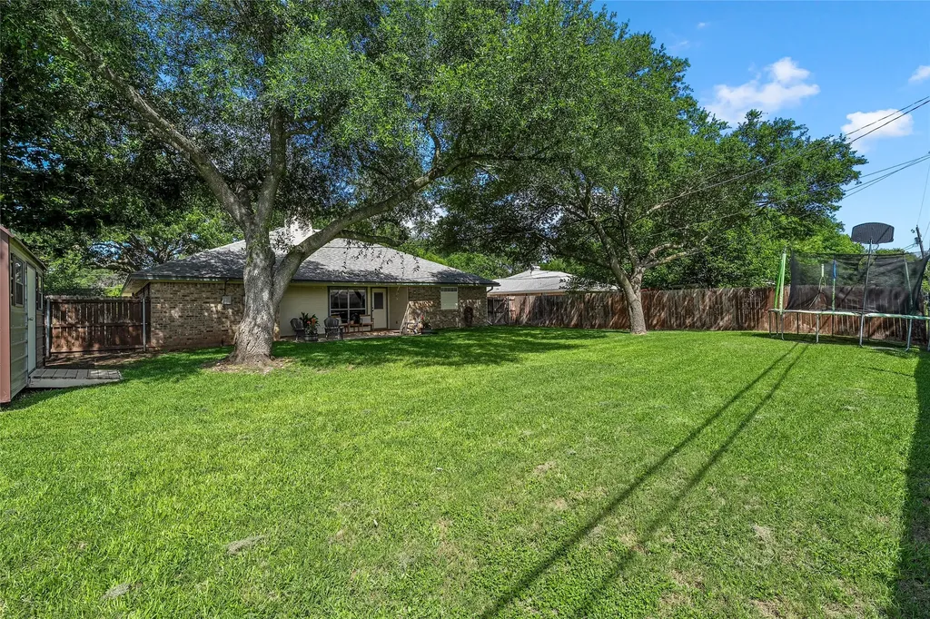 141 Bonham Drive Hewitt TX 76643
