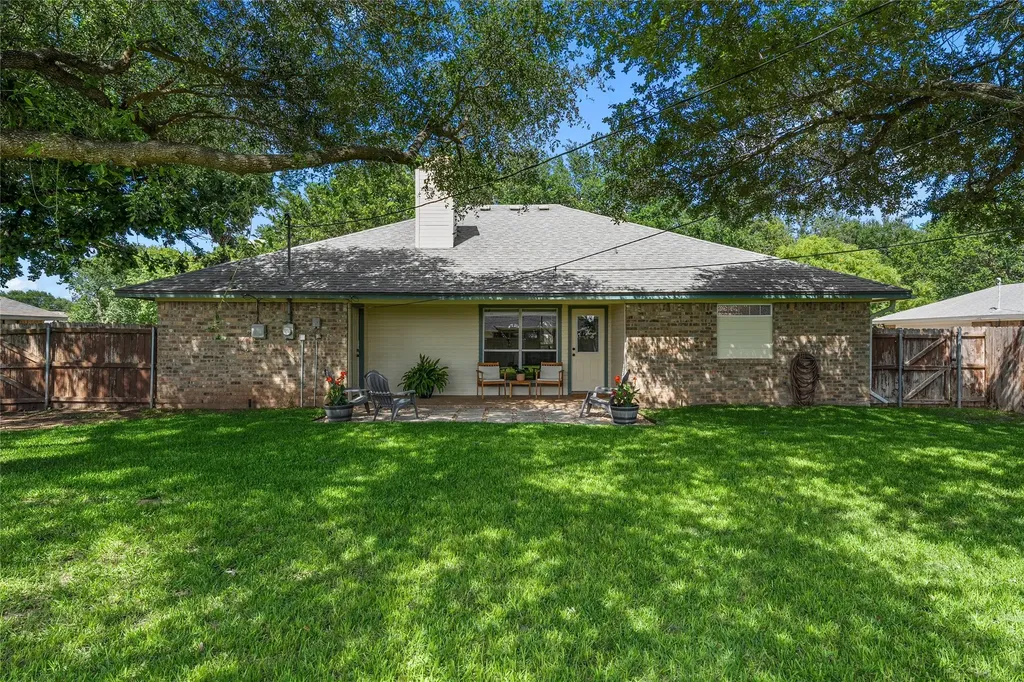 141 Bonham Drive Hewitt TX 76643