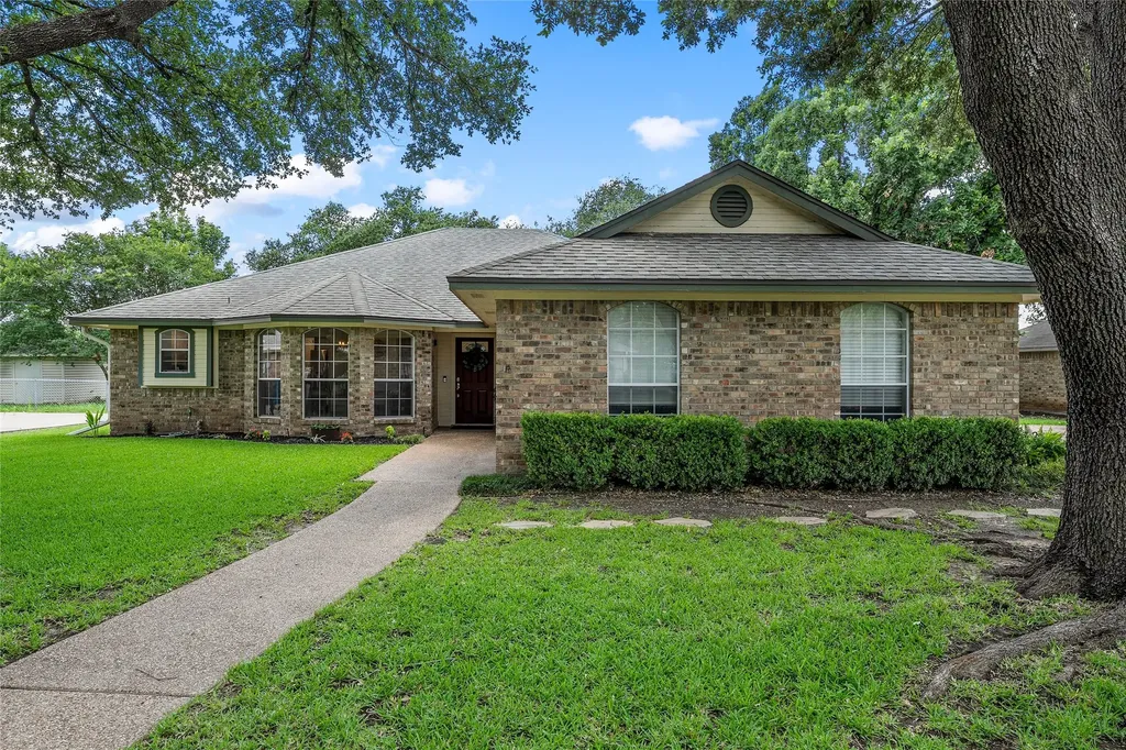 141 Bonham Drive Hewitt TX 76643