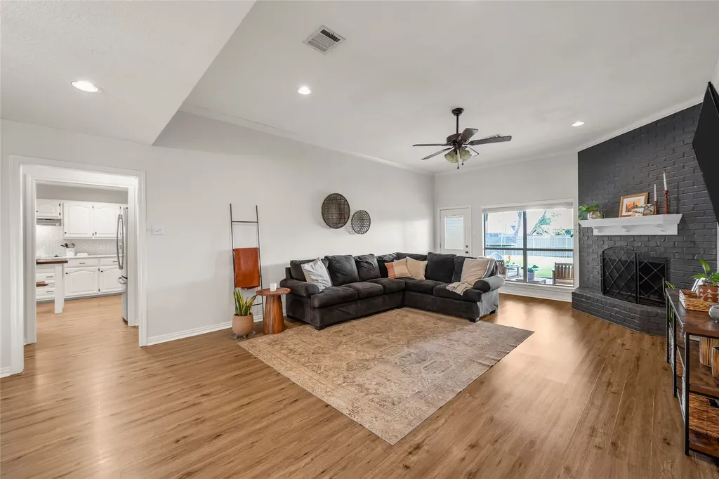 141 Bonham Drive Hewitt TX 76643