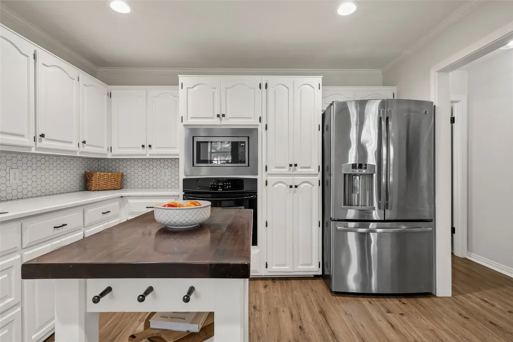141 Bonham Drive Hewitt TX 76643