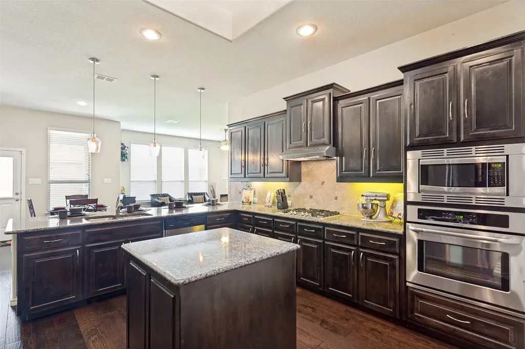 27 Oakridge Lane Edgecliff Village TX 76134