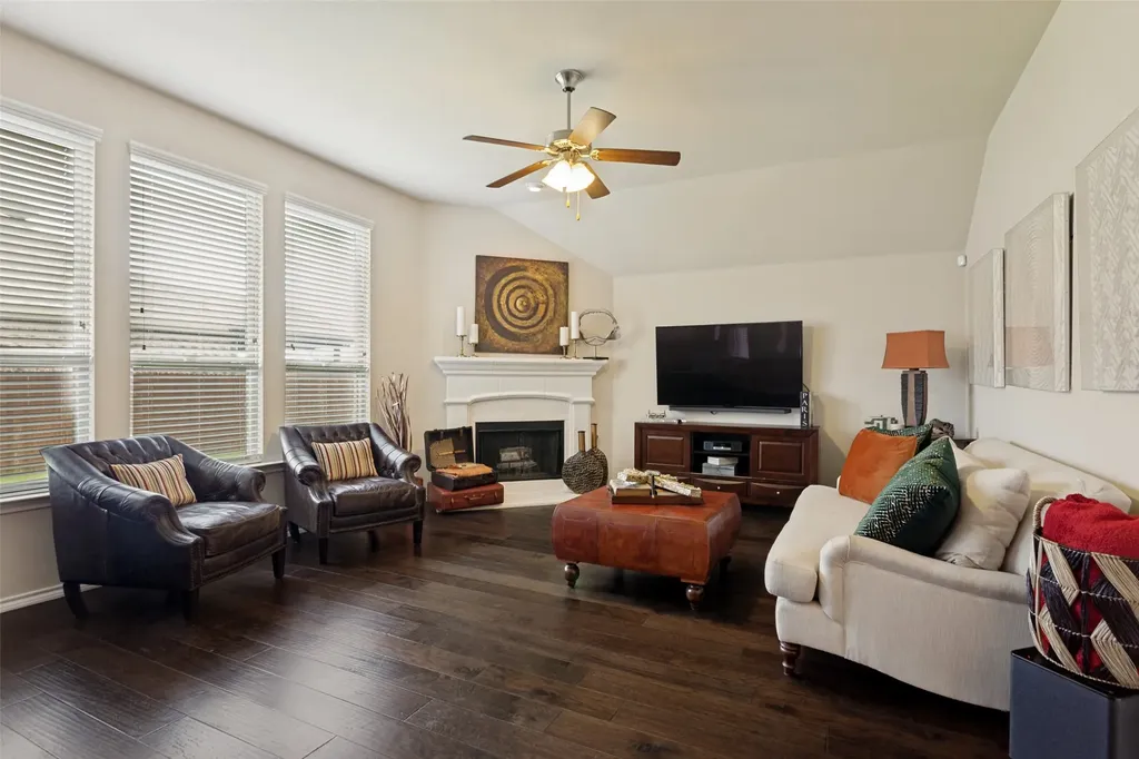 27 Oakridge Lane Edgecliff Village TX 76134
