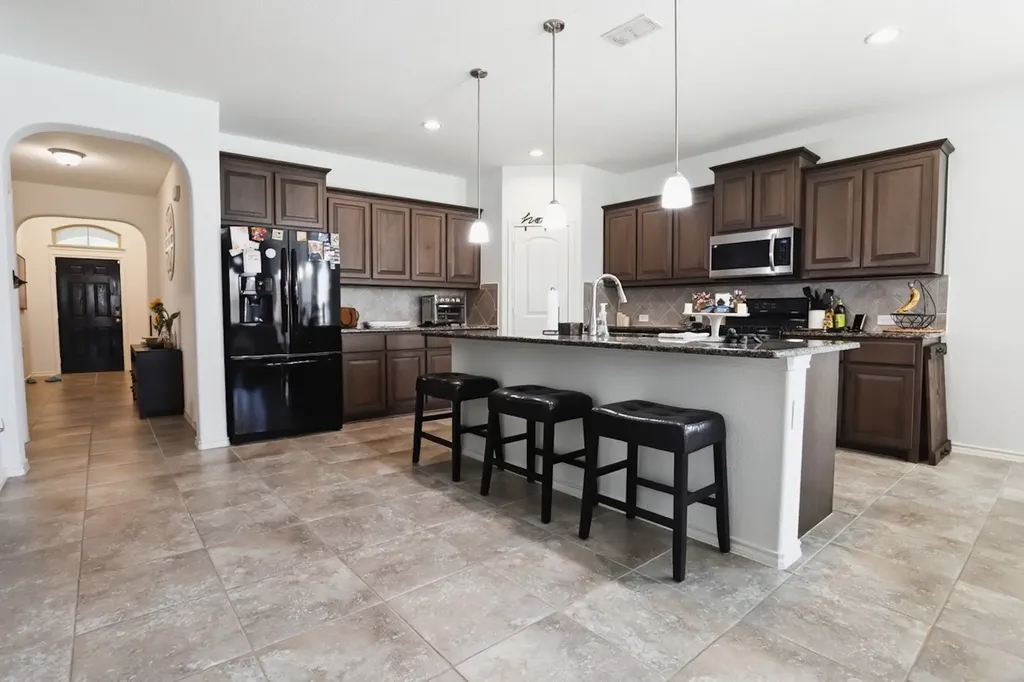 2452 Clay Creek Lane Fort Worth TX 76177