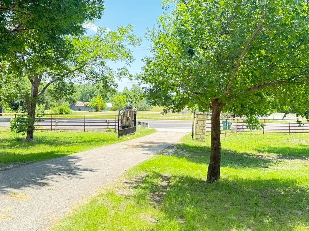 2621 Fm 1827 Mckinney TX 75071