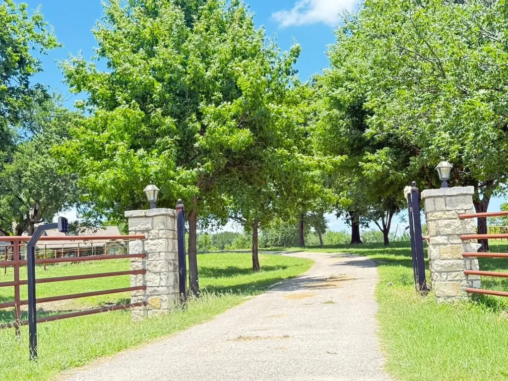 2621 Fm 1827 Mckinney TX 75071