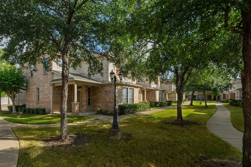 2722 Hyde Park Drive Grand Prairie TX 75050