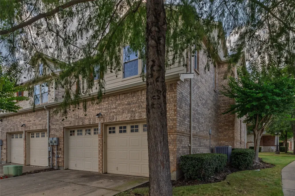 2722 Hyde Park Drive Grand Prairie TX 75050