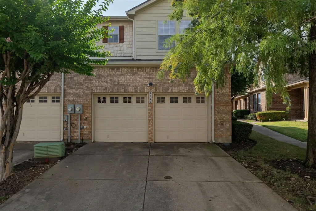2722 Hyde Park Drive Grand Prairie TX 75050