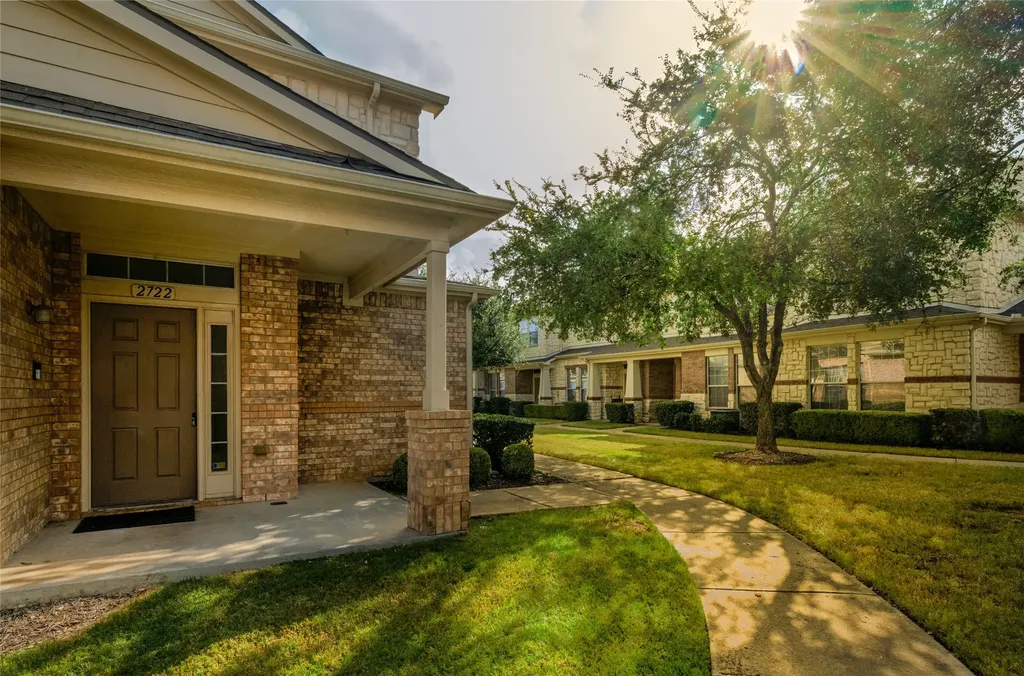 2722 Hyde Park Drive Grand Prairie TX 75050