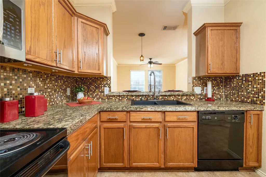 2722 Hyde Park Drive Grand Prairie TX 75050